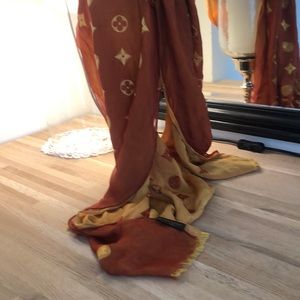 Luis Vuitton scarf